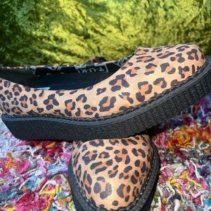 Size 8 womens cheetah print TUK footwear flats